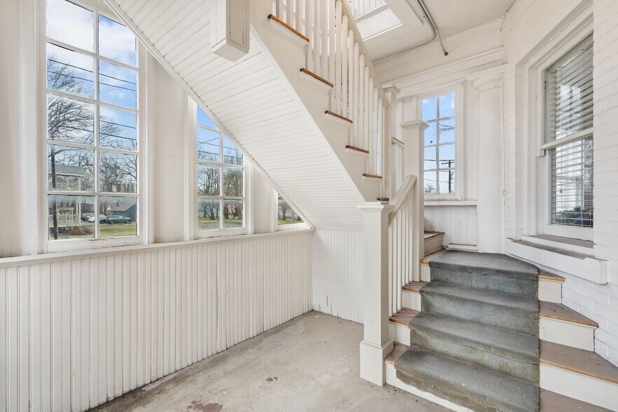 More Photos Of 1201 E Walnut St, Springfield Loft Creative Space For Sale