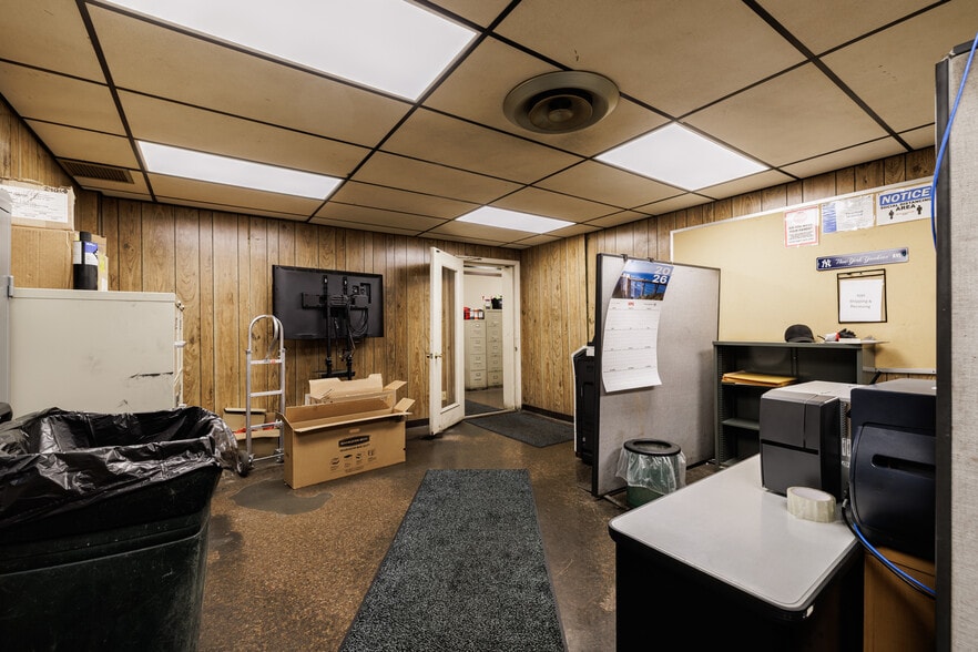 More Photos Of 100 Pixley Industrial Pky, Rochester Manufacturing For Sale