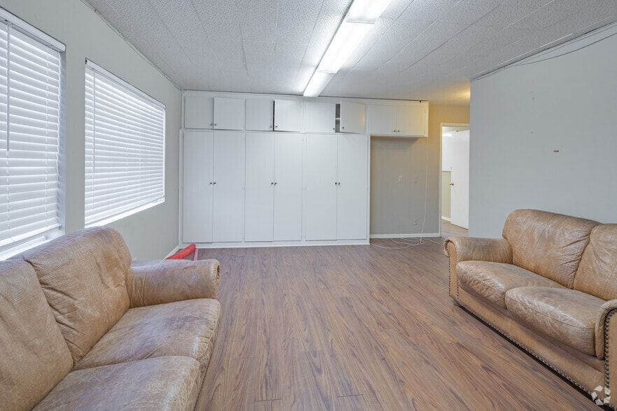 More Photos Of 923 S Prairie Ave, Inglewood Warehouse For Lease