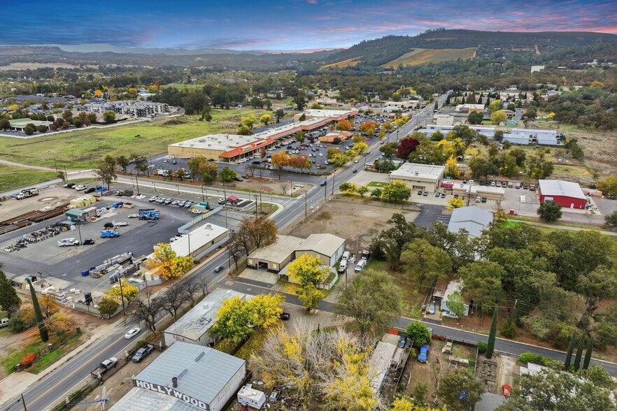 More Photos Of 3511 Redwood St, Clearlake Freestanding For Sale