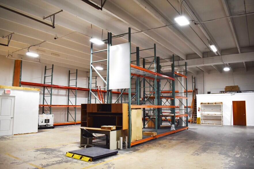 More Photos Of 7200-7360 NW 56th St, Miami Warehouse For Lease