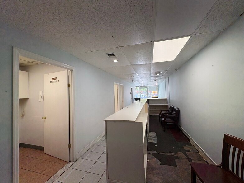 More Photos Of 3092 51st St, Woodside Storefront For Lease