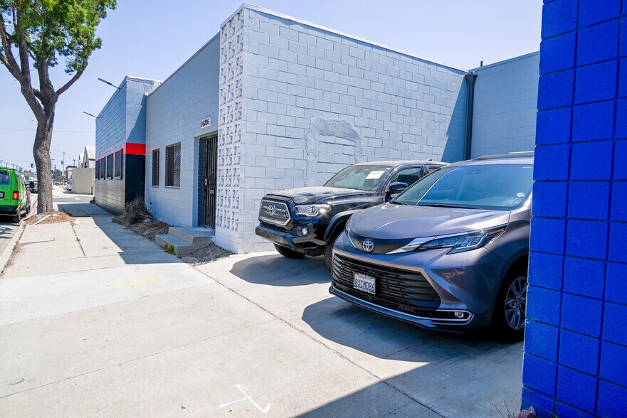 More Photos Of 16206 S Main St, Gardena Manufacturing For Lease