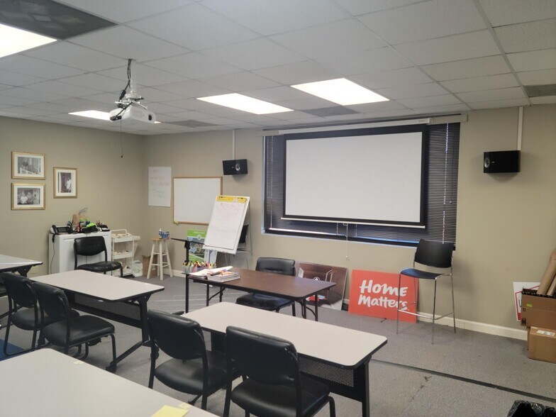 More Photos Of 2750 Colony Park Dr, Memphis Office For Sale