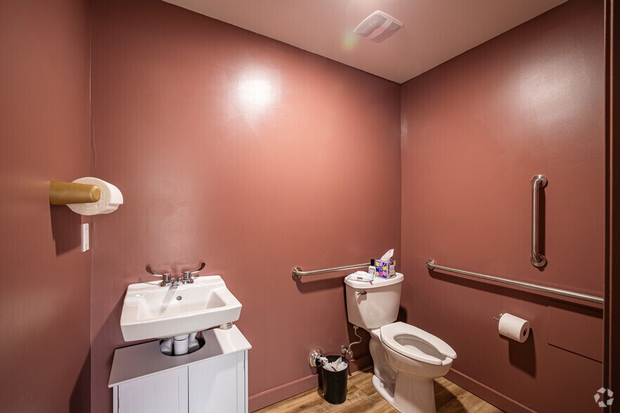 More Photos Of 310 Route 9, Waretown Flex For Lease