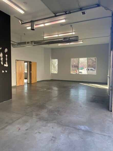 More Photos Of 360 S Adkins Way, Meridian Showroom For Lease