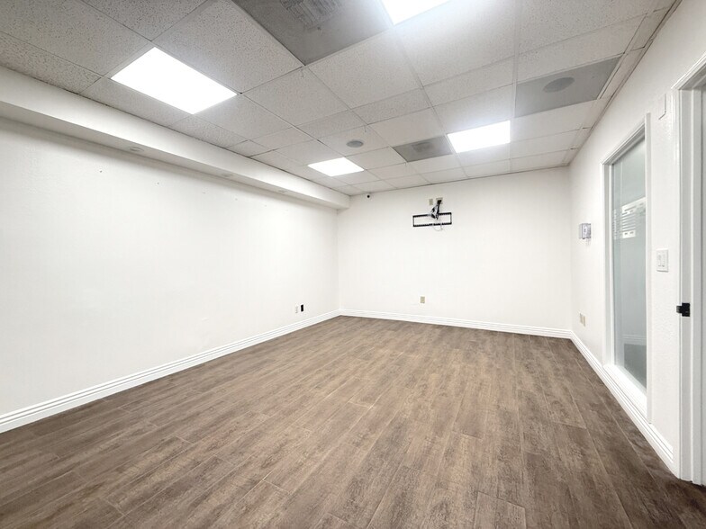 More Photos Of 248-250 E Rowland St, Covina Office For Lease