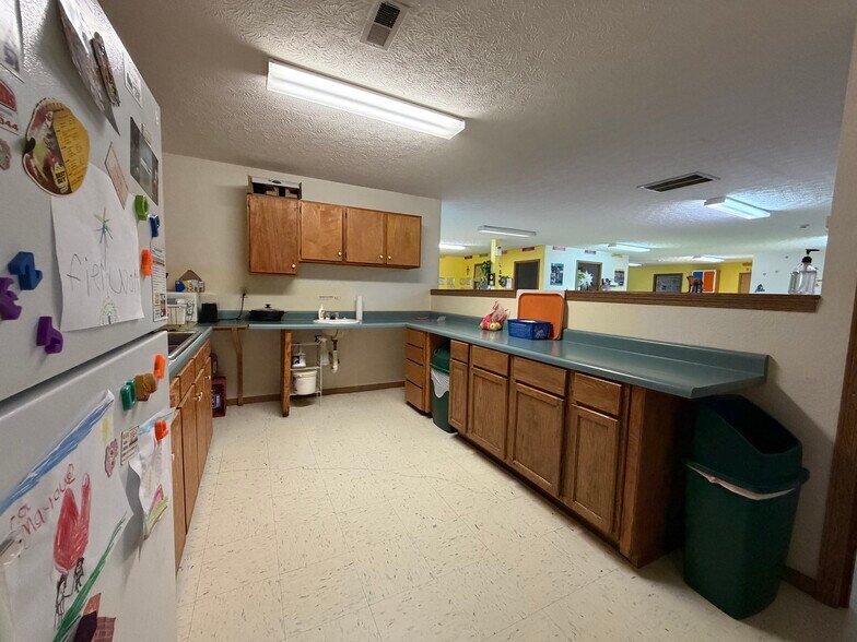 More Photos Of 100 Bosa Dr, Saint Robert Health Club For Sale