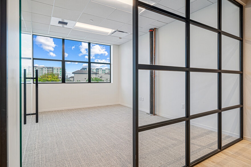 More Photos Of 885 N Railroad Ave, West Palm Beach Unknown For Lease