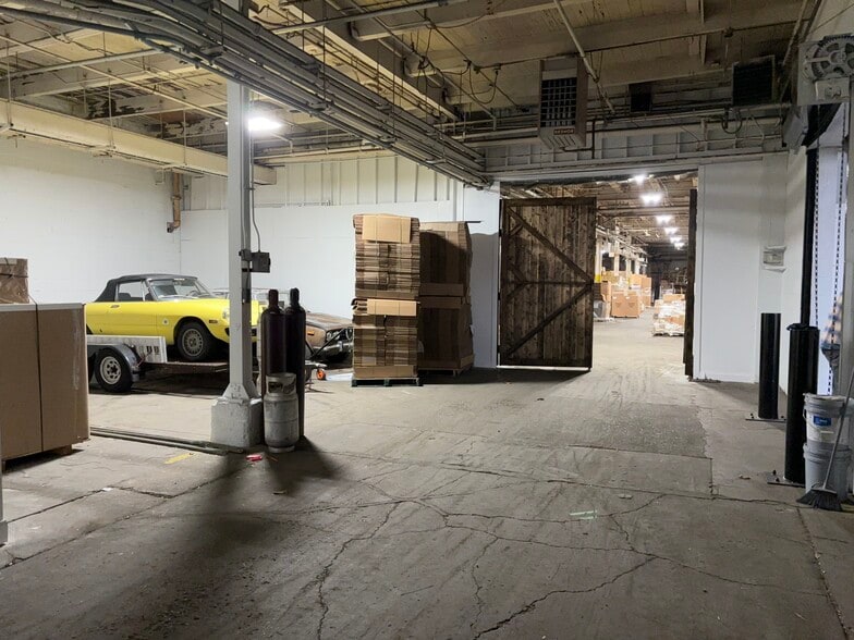 More Photos Of 1014-1054 N Kolmar Ave, Chicago Warehouse For Lease