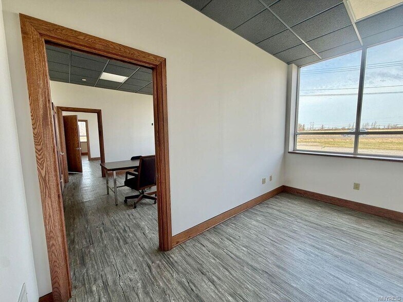 More Photos Of 8555 Packard Rd, Niagara Falls Warehouse For Lease