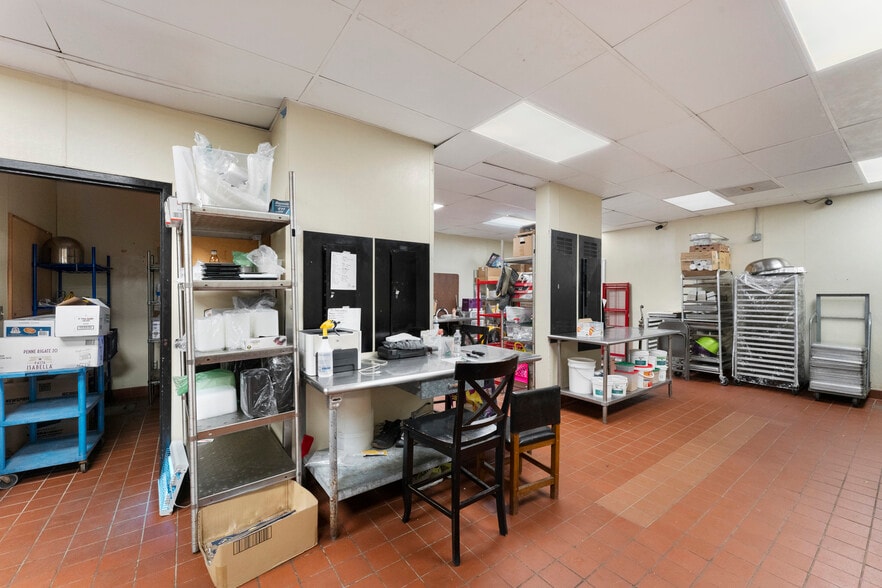 More Photos Of 7373 Comfort Inn Dr, Warrenton General Retail For Sale