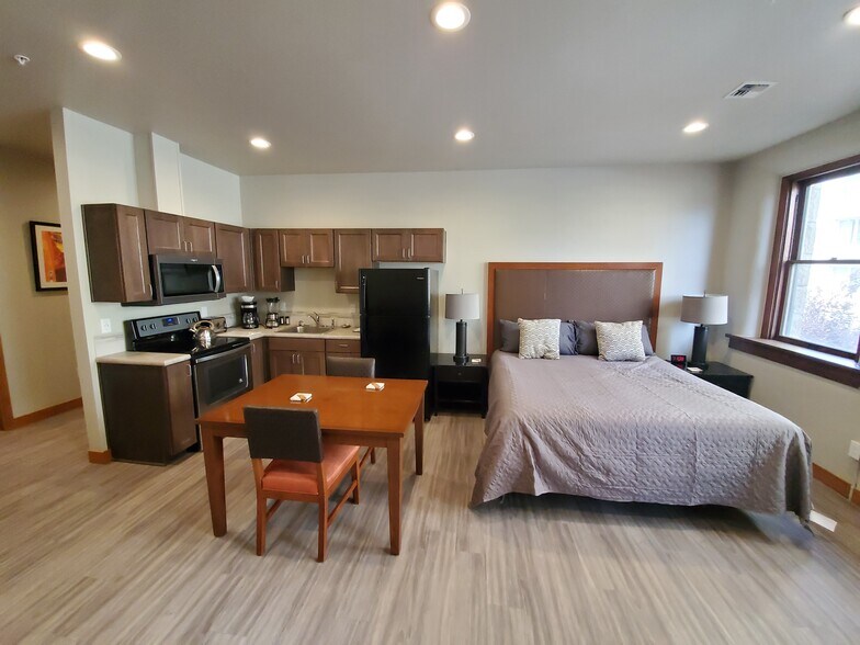 More Photos Of 515 E Yakima Ave, Yakima General Retail For Sale