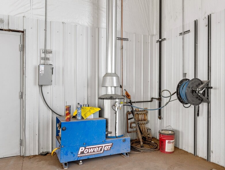 More Photos Of 20 Monarch Ln, Pueblo Industrial For Sale