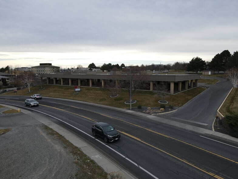 More Photos Of 8203 W Quinault Ave, Kennewick Office For Lease