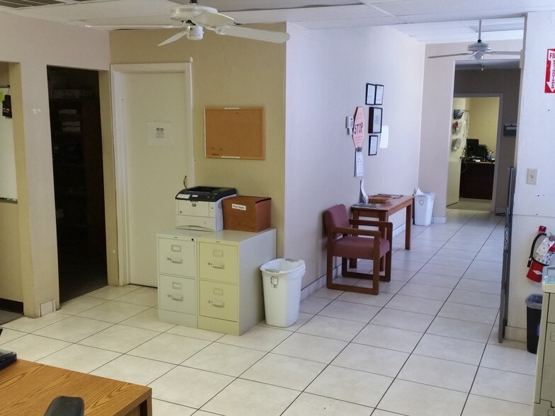 More Photos Of 2805 W Larkspur Dr, Phoenix Contractor Storage Yard For Sale