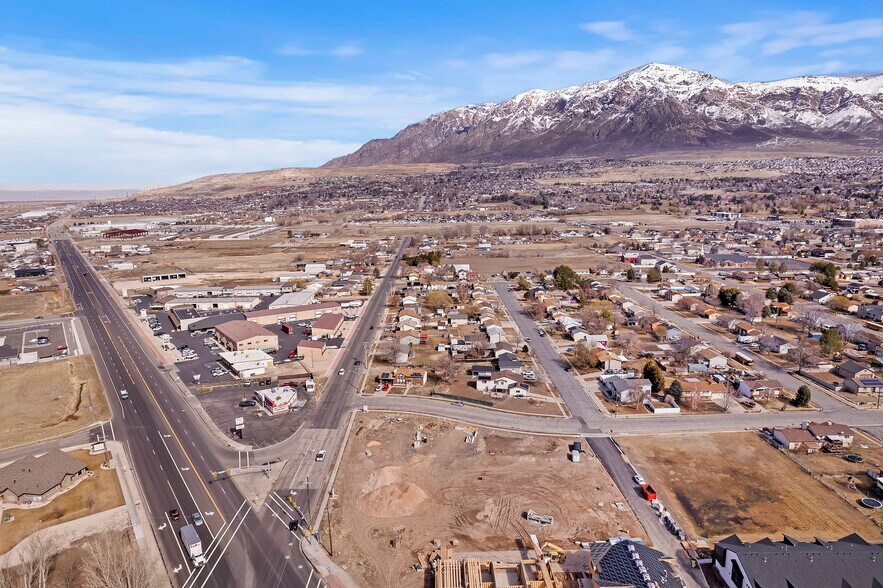 More Photos Of 2135 700 w, Harrisville General Retail For Lease