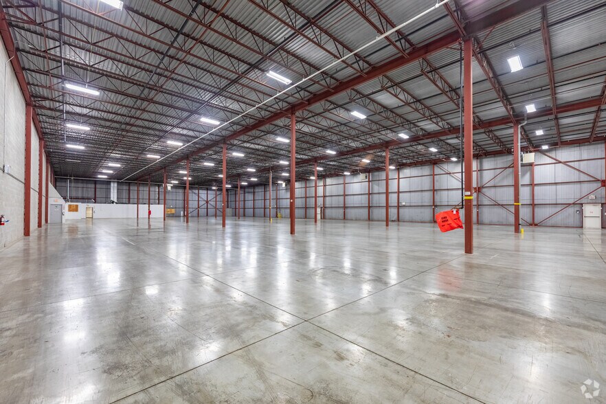 More Photos Of 8705 Torbram Rd, Brampton Warehouse For Lease