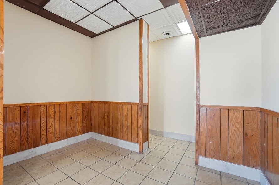 More Photos Of 1610 Germantown Rd, Middletown Restaurant For Sale