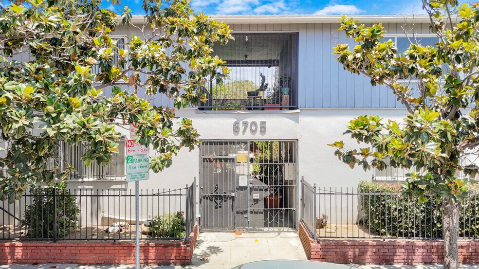 More Photos Of 6705 De Longpre Ave, Los Angeles Apartments For Sale
