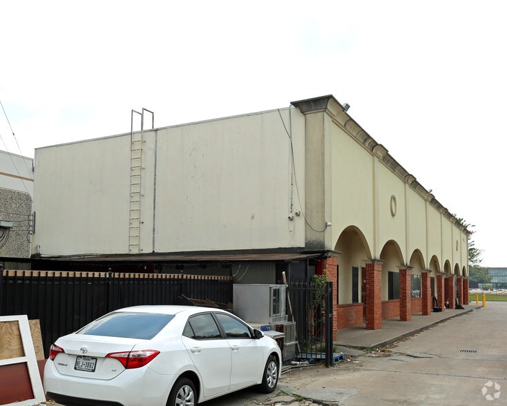 More Photos Of 10400 Harwin Dr, Houston Restaurant For Lease