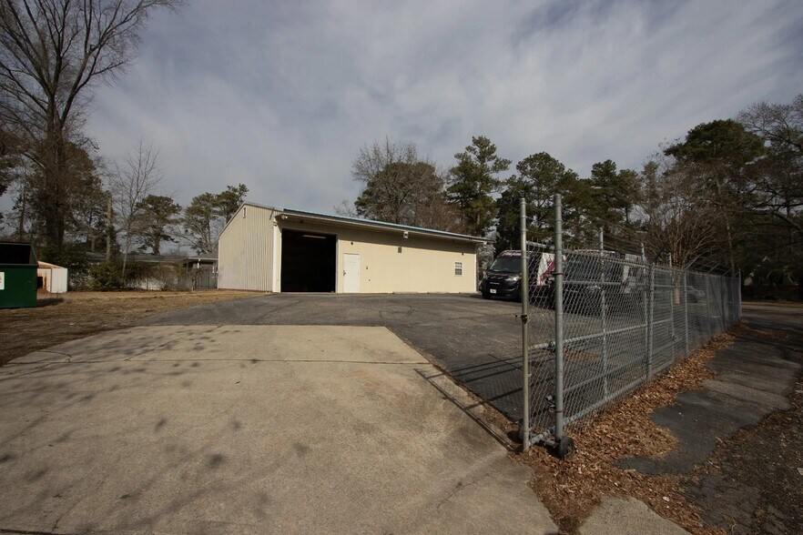 More Photos Of 142 Latonea Dr, Columbia Service For Sale