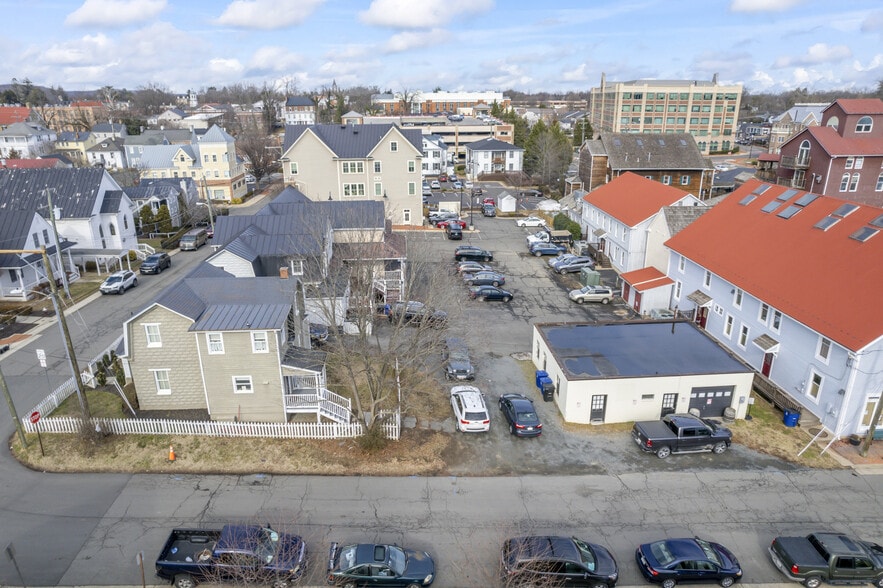 More Photos Of 208-210 Church SE st, Leesburg General Retail For Sale