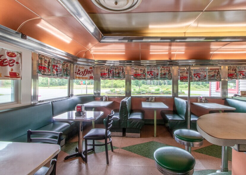 More Photos Of 585 US Route 5, Coventry Specialty For Sale