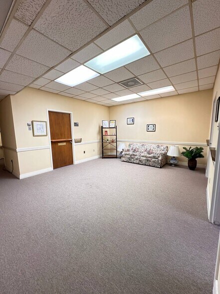 More Photos Of 201 N Main St, Farmville Office For Lease