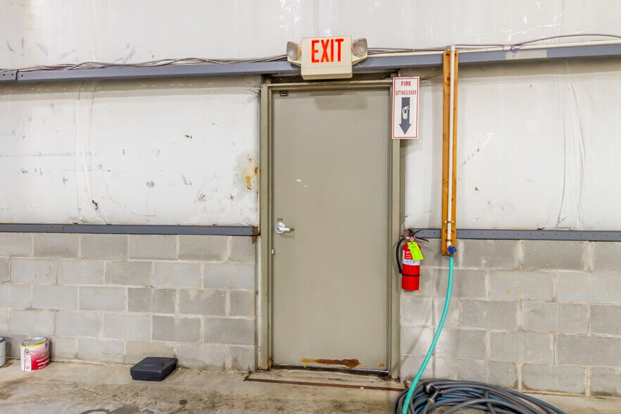 More Photos Of 2840 Mitthoeffer Pl, Indianapolis Warehouse For Sale