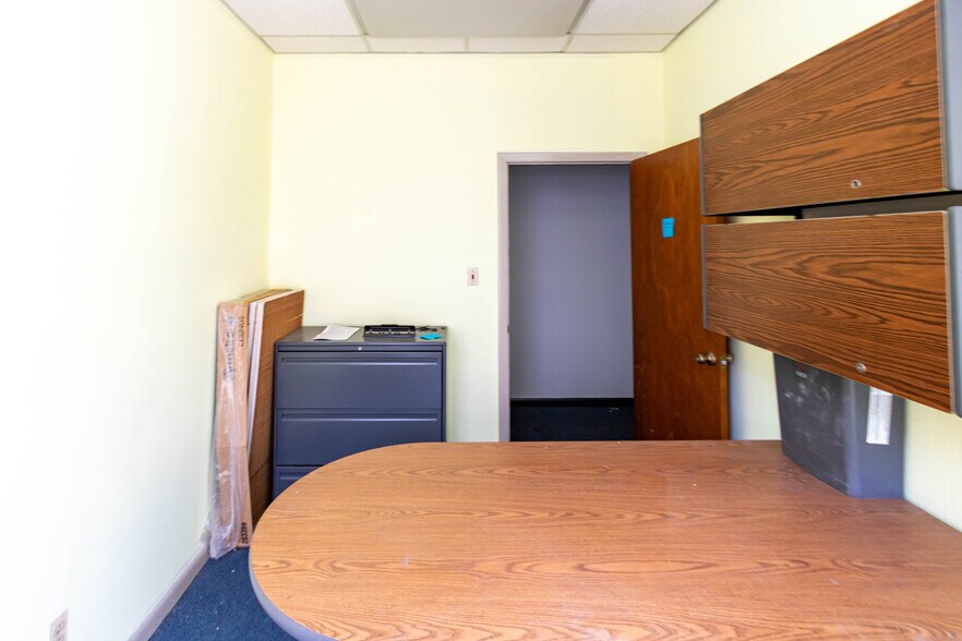 More Photos Of 115 W Saratoga St, Baltimore Storefront Retail Residential For Sale