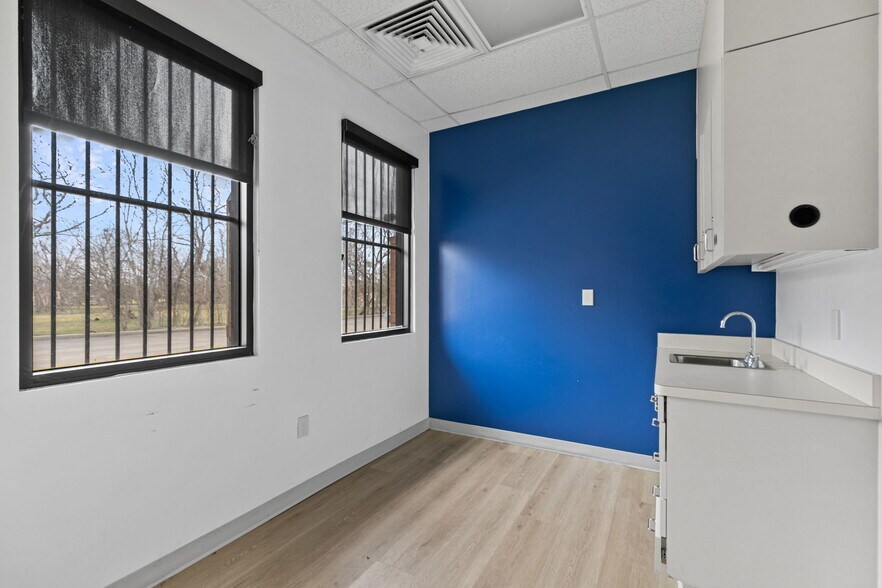 More Photos Of 5751 Blythewood St, Houston Medical For Sale