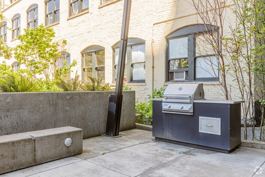 More Photos Of 329 NE Couch St, Portland Coworking Space