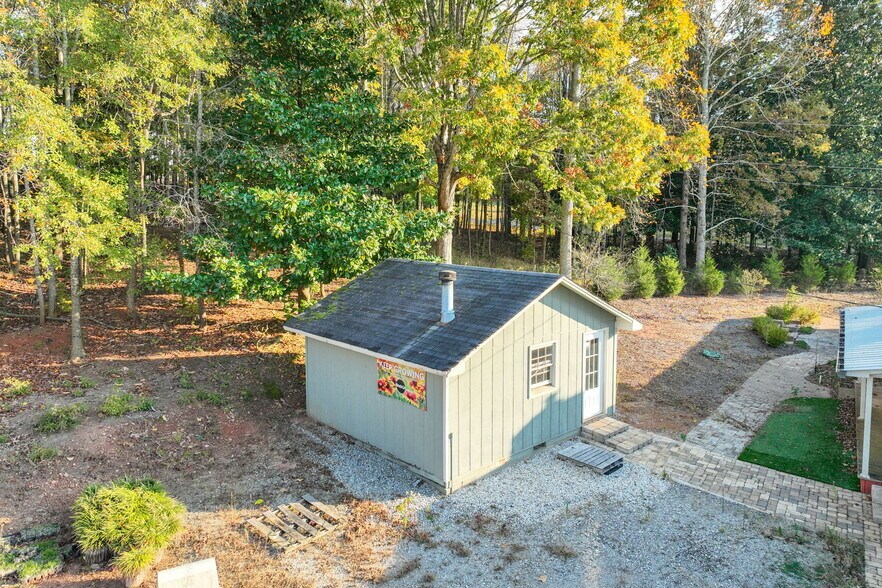 More Photos Of 5662 Cemetery Rd, Lula Land For Lease