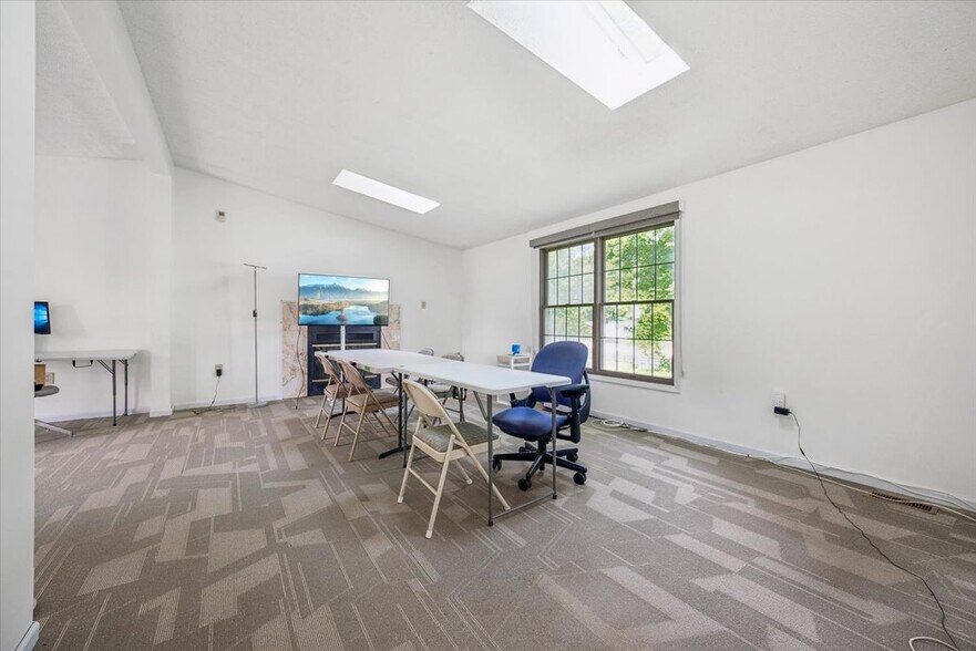 More Photos Of 1924 US Highway 22, Bound Brook Office For Sale