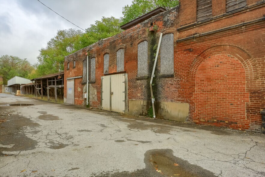 More Photos Of 510 Sampson St, New Castle Light Manufacturing For Lease