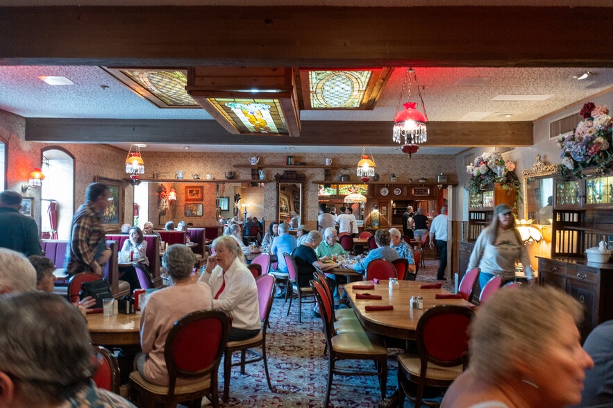 More Photos Of 1800 N Palm Canyon Dr, Palm Springs Restaurant For Sale