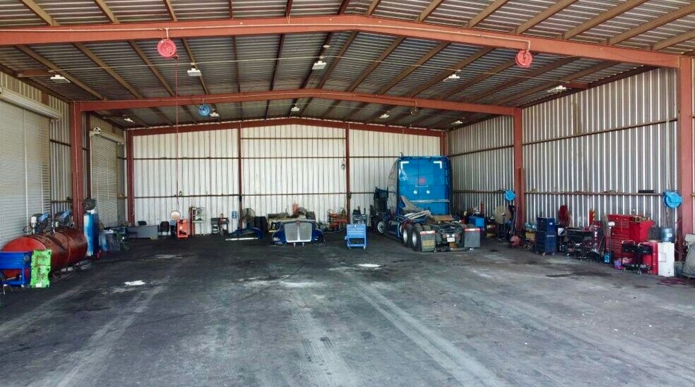 More Photos Of 20951 Mines Rd, Laredo Truck Terminal For Lease