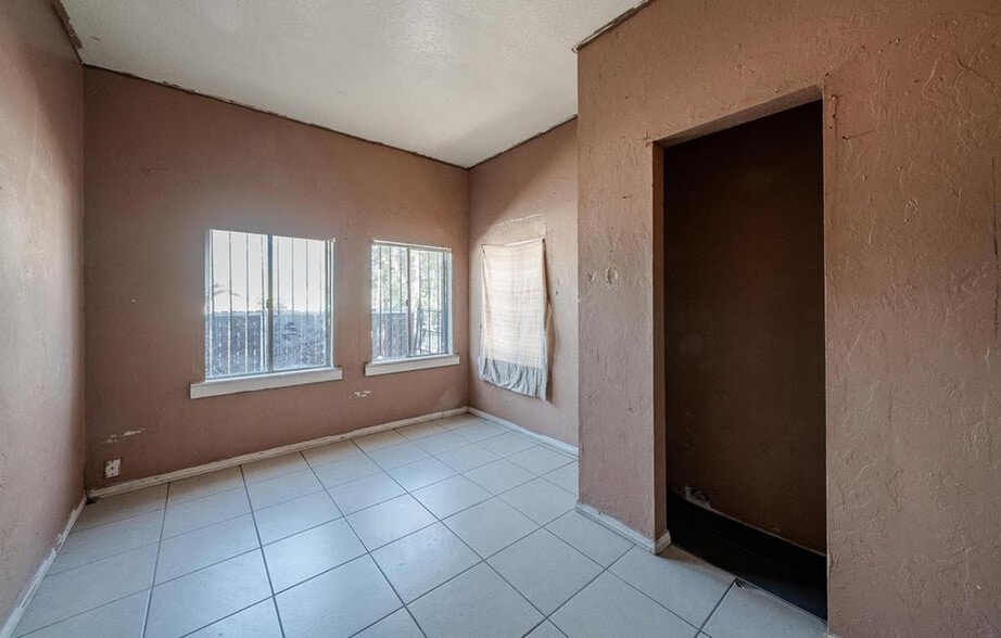 More Photos Of 2301 E Lewis Ave, Fresno Convenience Store For Sale