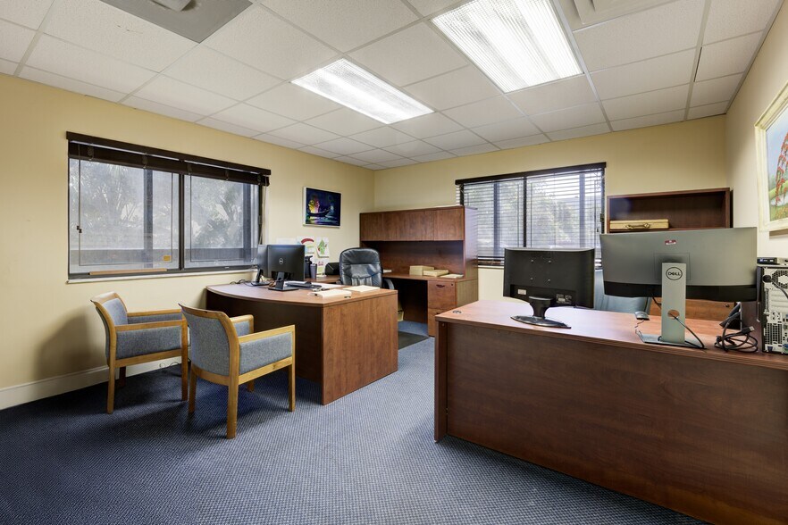 More Photos Of 2240 Palm Beach Lakes Blvd, West Palm Beach Office For Sale