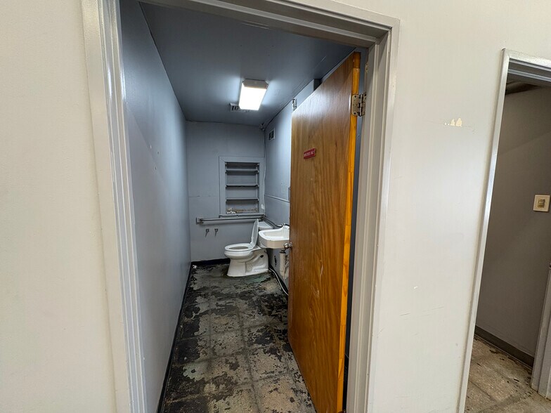 More Photos Of 815 Asbury Ave, Asbury Park Freestanding For Lease