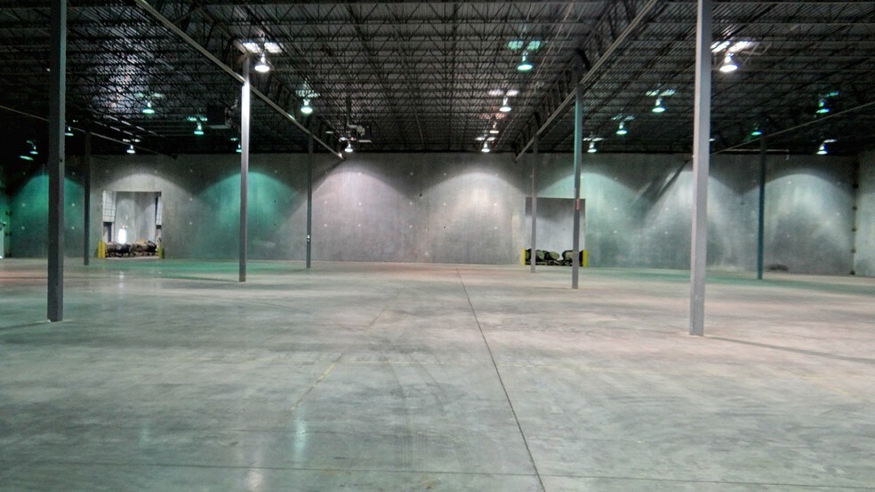More Photos Of 8610 Air Park West Dr, Charlotte Warehouse For Lease