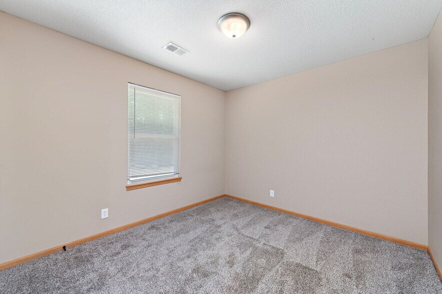 More Photos Of 4880-5015 Queen Ridge Ave, Kansas City Apartments For Sale