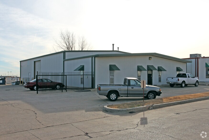 More Photos Of 3234 E I 240 Service Rd, Oklahoma City Service For Sale