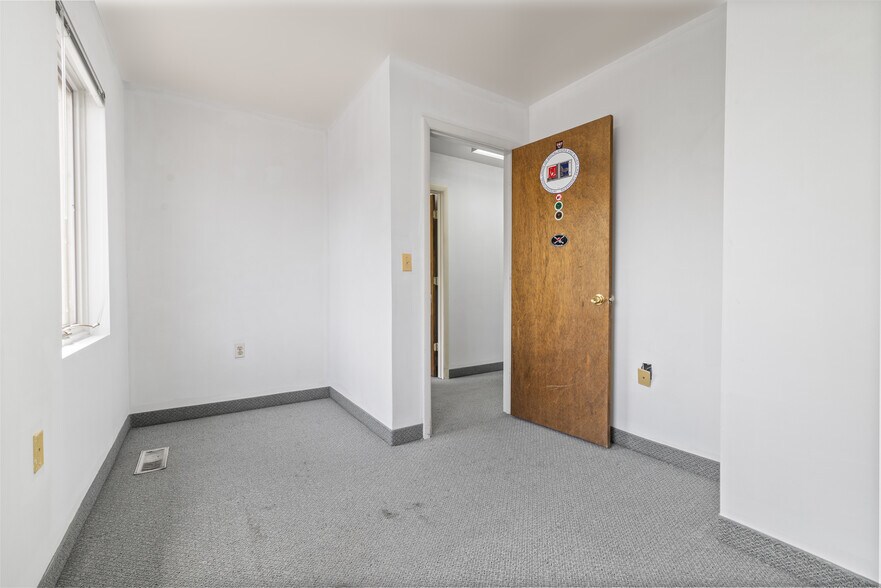More Photos Of 5875-5881 Allentown Rd, Suitland Office For Sale