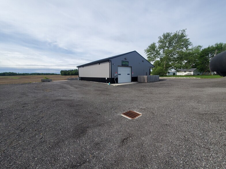 More Photos Of 1579 E Wyandot Ave, Upper Sandusky General Retail For Sale