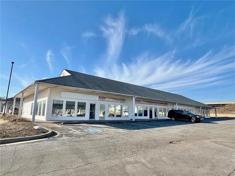 Primary Photo Of 309 E Park Ln, Odessa Freestanding For Sale