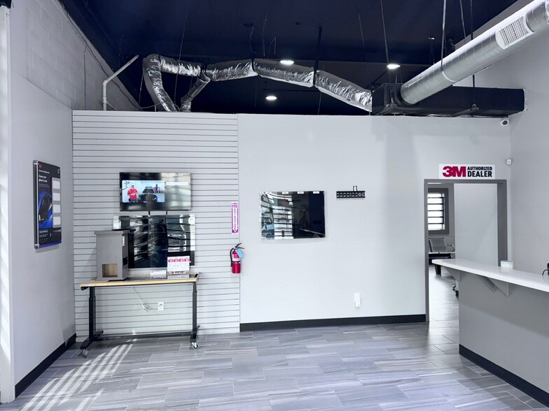 More Photos Of 10206 North Fwy, Houston Auto Repair For Sale