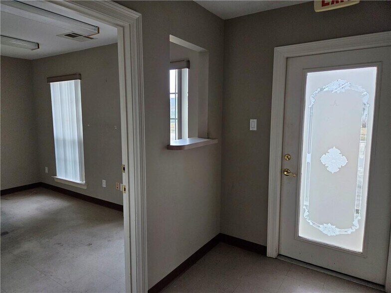 More Photos Of 1065 Muller Pky, Westwego Office For Sale