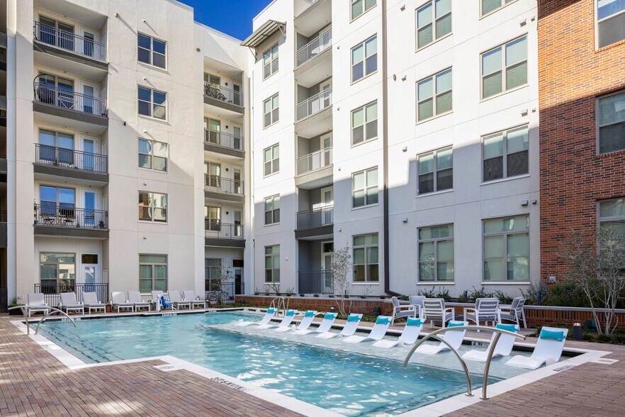 More Photos Of 1911 Philomena St, Austin Apartments For Lease